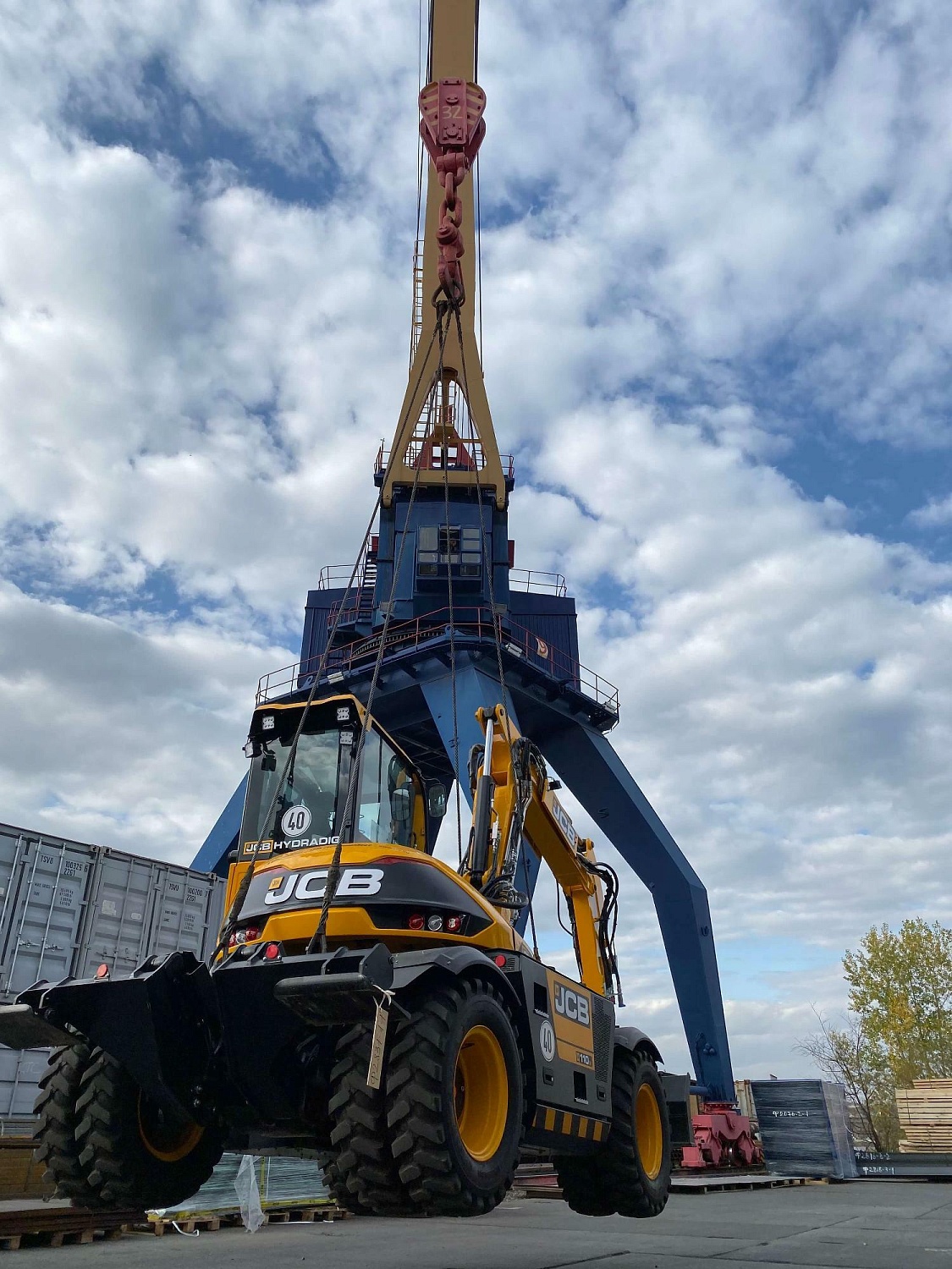 JCB Hydradig. Покорение севера